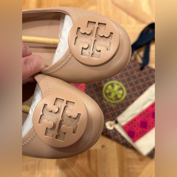 NWT Tory Burch Minnie Travel Flats in Goan Sand - Picture 7 of 16